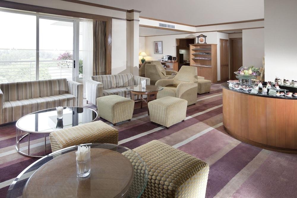 Dorsett Grand Labuan Hotel Bagian luar foto