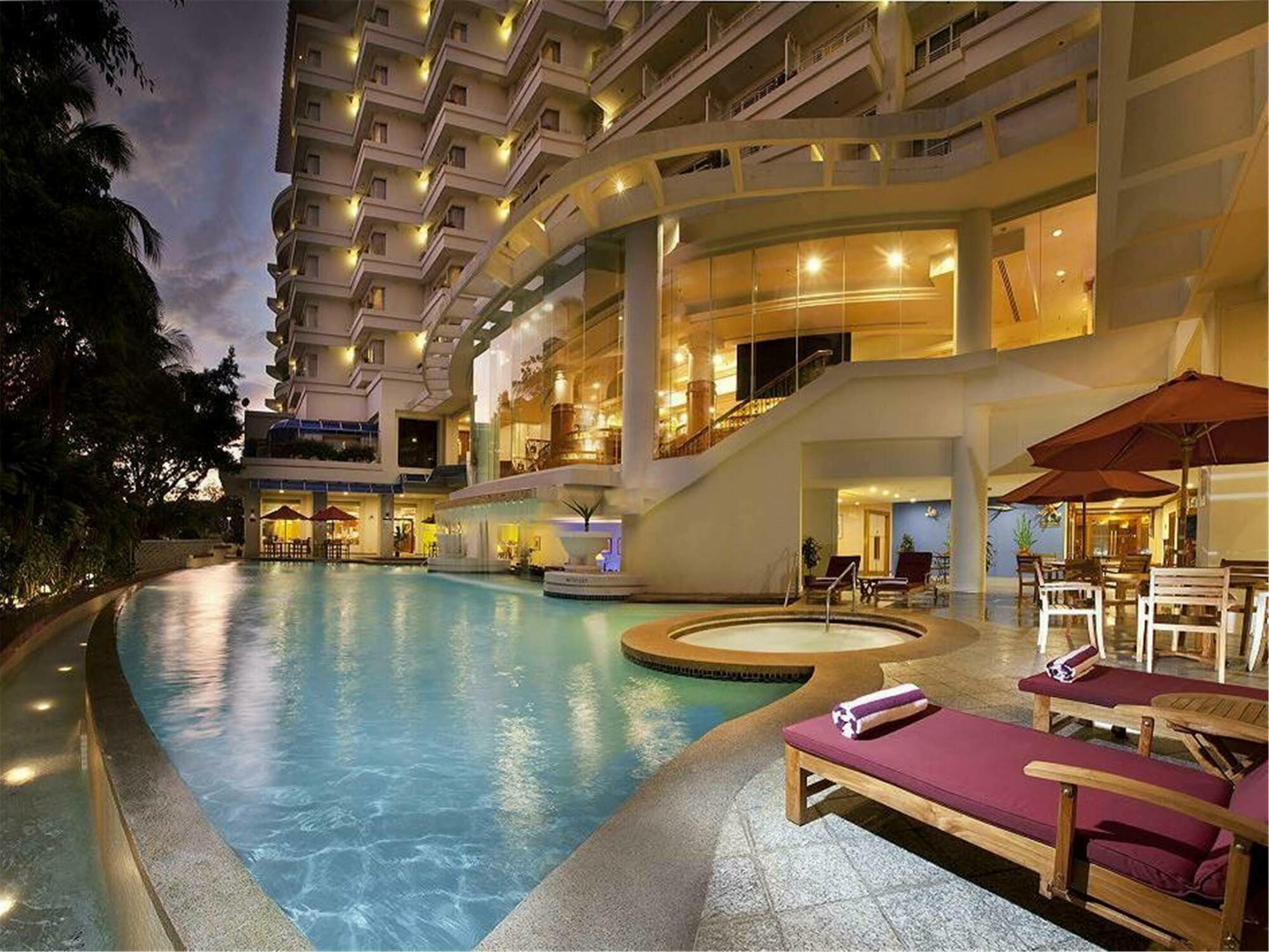 Dorsett Grand Labuan Hotel Bagian luar foto