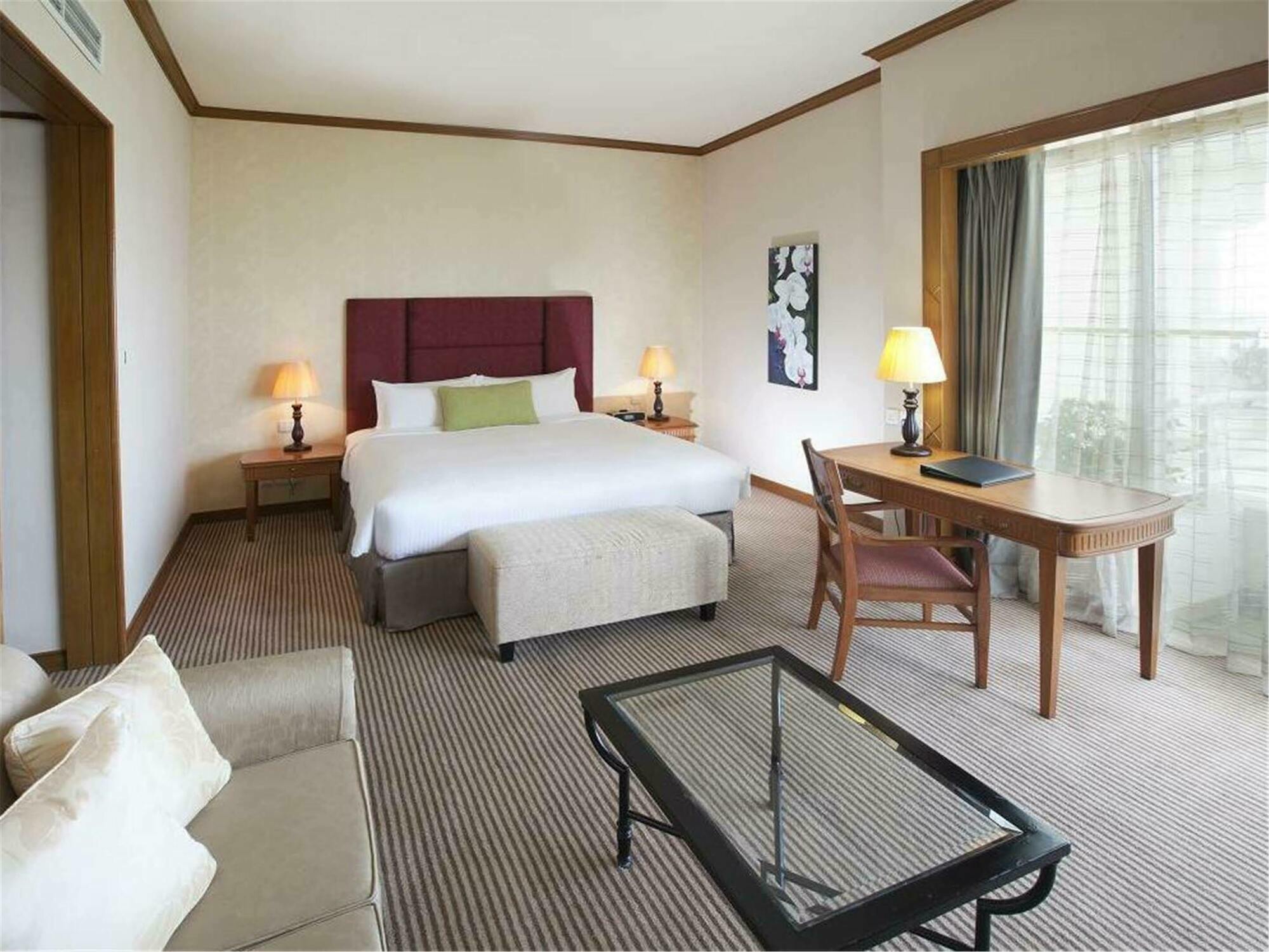 Dorsett Grand Labuan Hotel Bagian luar foto